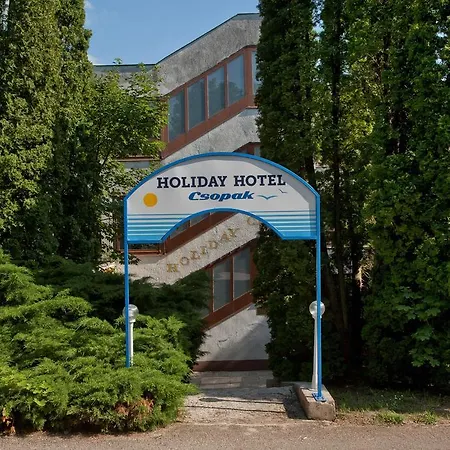 ホテル Hotel Holiday Csopak