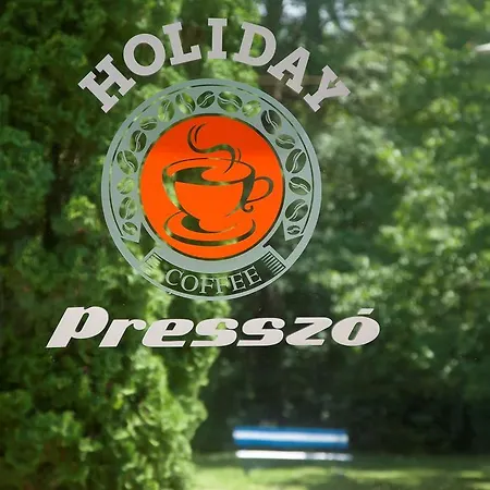 Hotel Holiday Csopak ホテル 3*