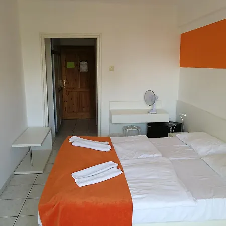 Hotel Holiday Csopak מלון