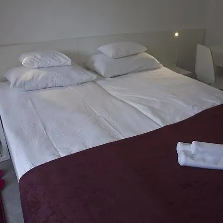 Hotel Holiday Csopak ホテル 3*
