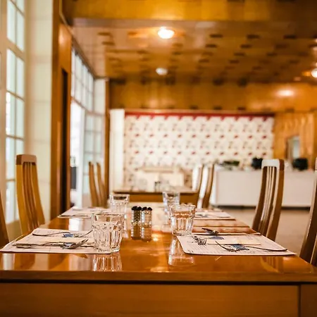 Hotel Holiday Csopak 3* שצ'ופק