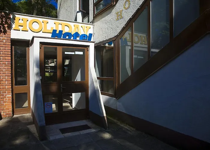 Hotel Holiday Csopak מלון 3*