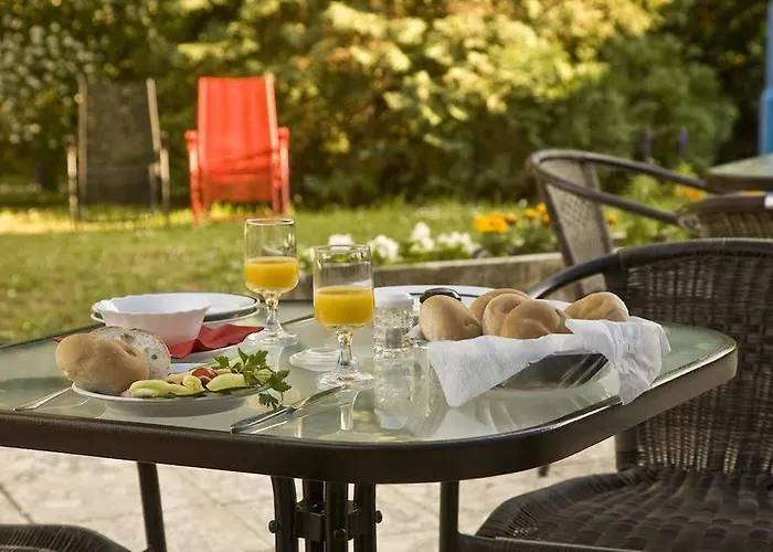 Hotel Holiday Csopak تشوباك