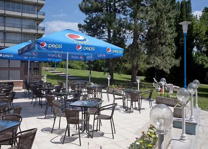 فندق Hotel Holiday Csopak تشوباك