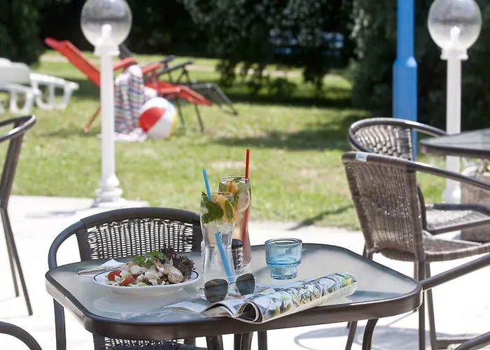Hotel Holiday Csopak فندق