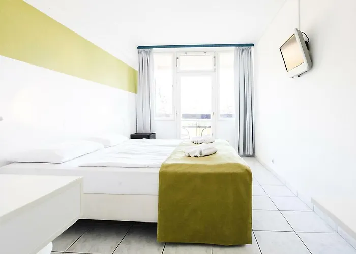 Hotel Holiday Csopak فندق 3*